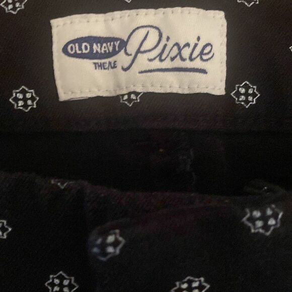 Old Navy Pixie Black Capris  Size 2 - Picture 4 of 5